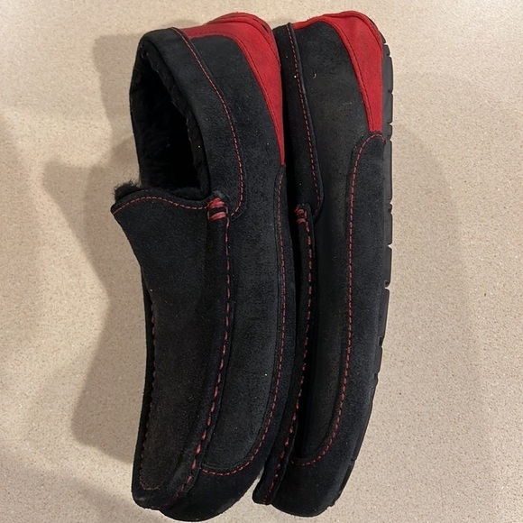 Ugg Mens black and red slippers size 9 - Picture 7 of 7